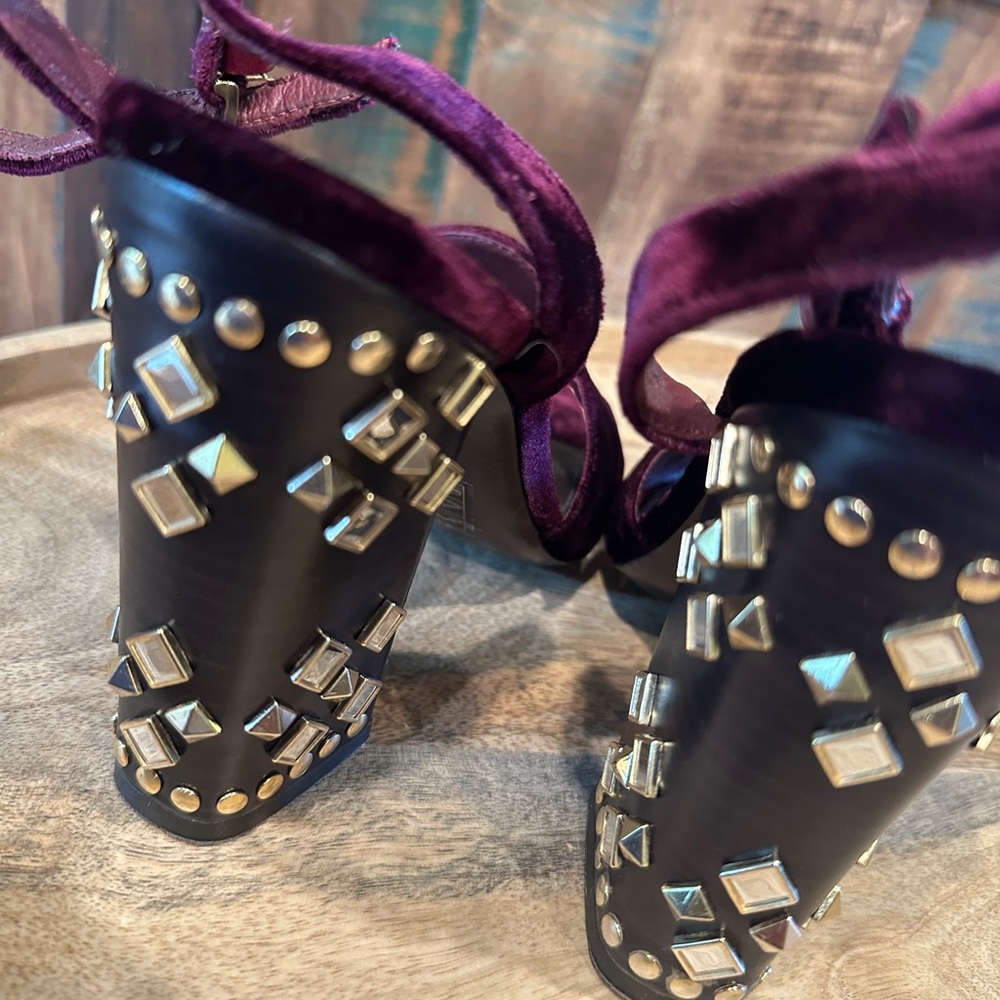 Tory Burch Rich Maroon Velvet Gold Studded Block Heels. Luxurious. U.S. 7.5 - Picture 8 of 16